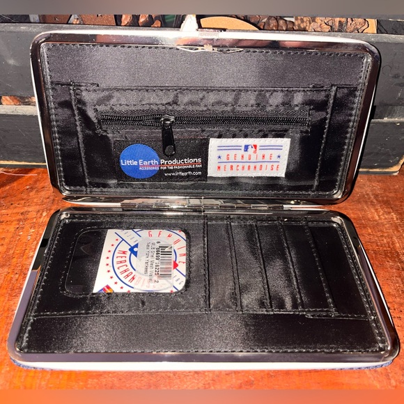 NY Yankees Shell Mesh Wallet - Picture 2 of 7